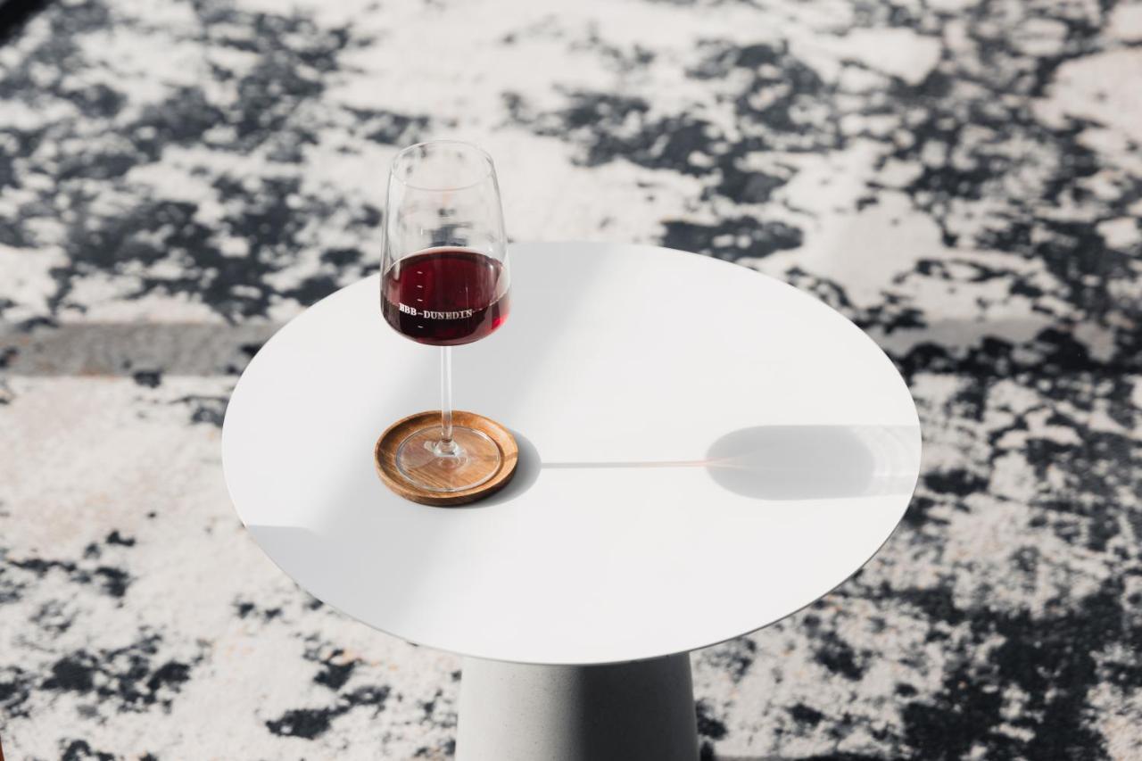 Ebb-Dunedin Exterior photo A wine glass coaster