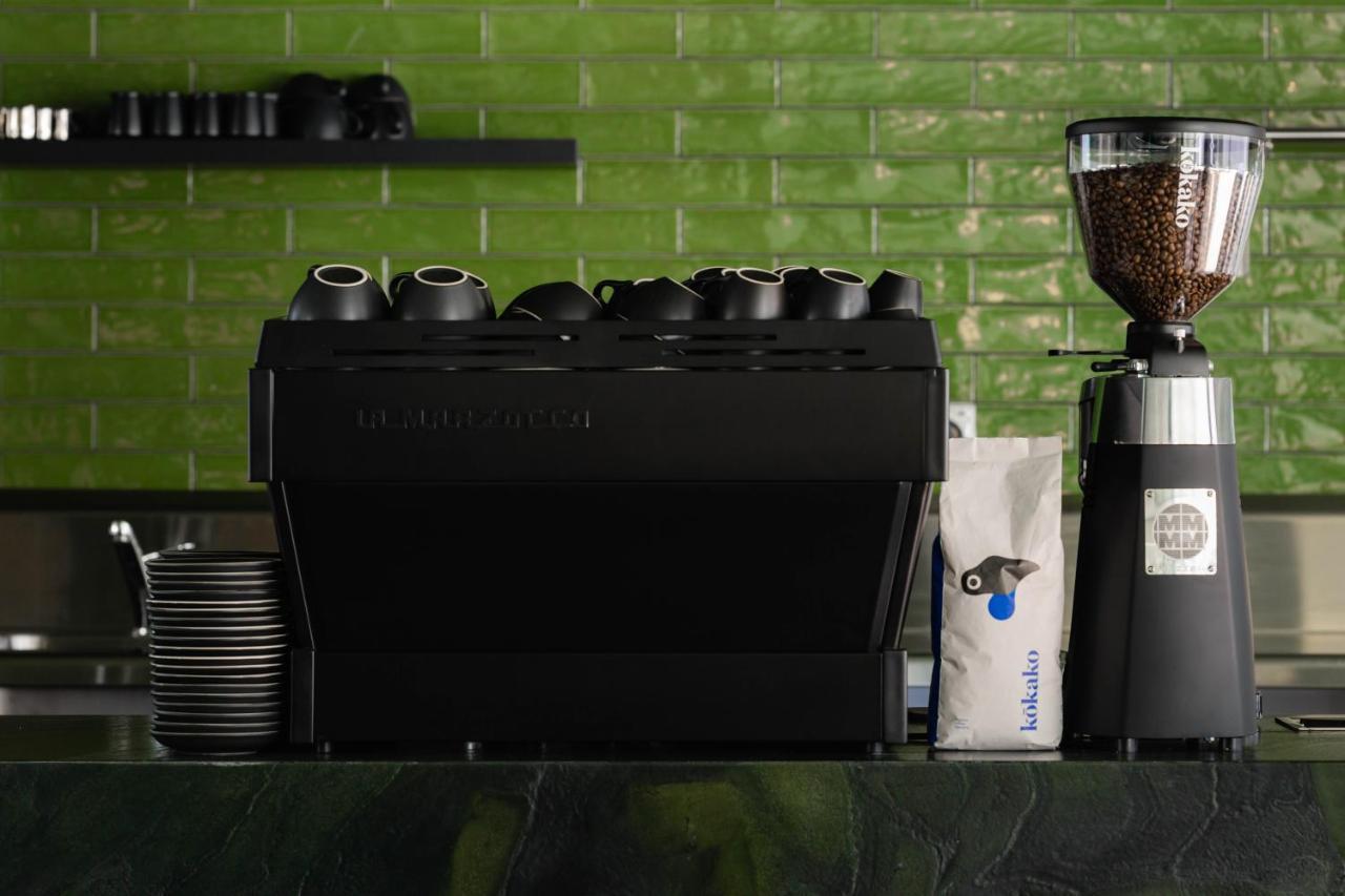 Ebb-Dunedin Exterior photo A coffee machine